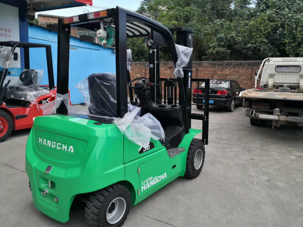 【干貨】電動堆高車、電動搬運車的電機和繼電器應(yīng)該怎么保養(yǎng)？