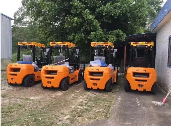 【叉車操作小知識】內(nèi)燃叉車要怎么換擋？