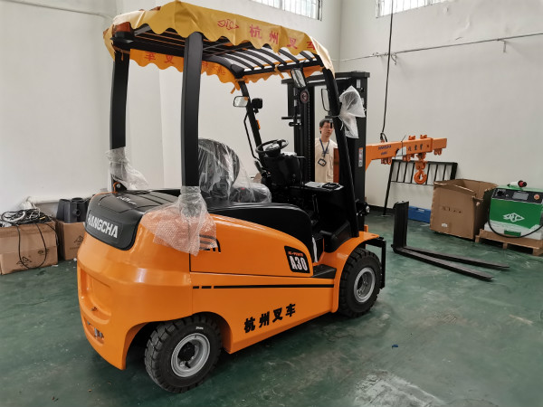 【叉車保養(yǎng)小知識】叉車電池怎樣加水才正確？